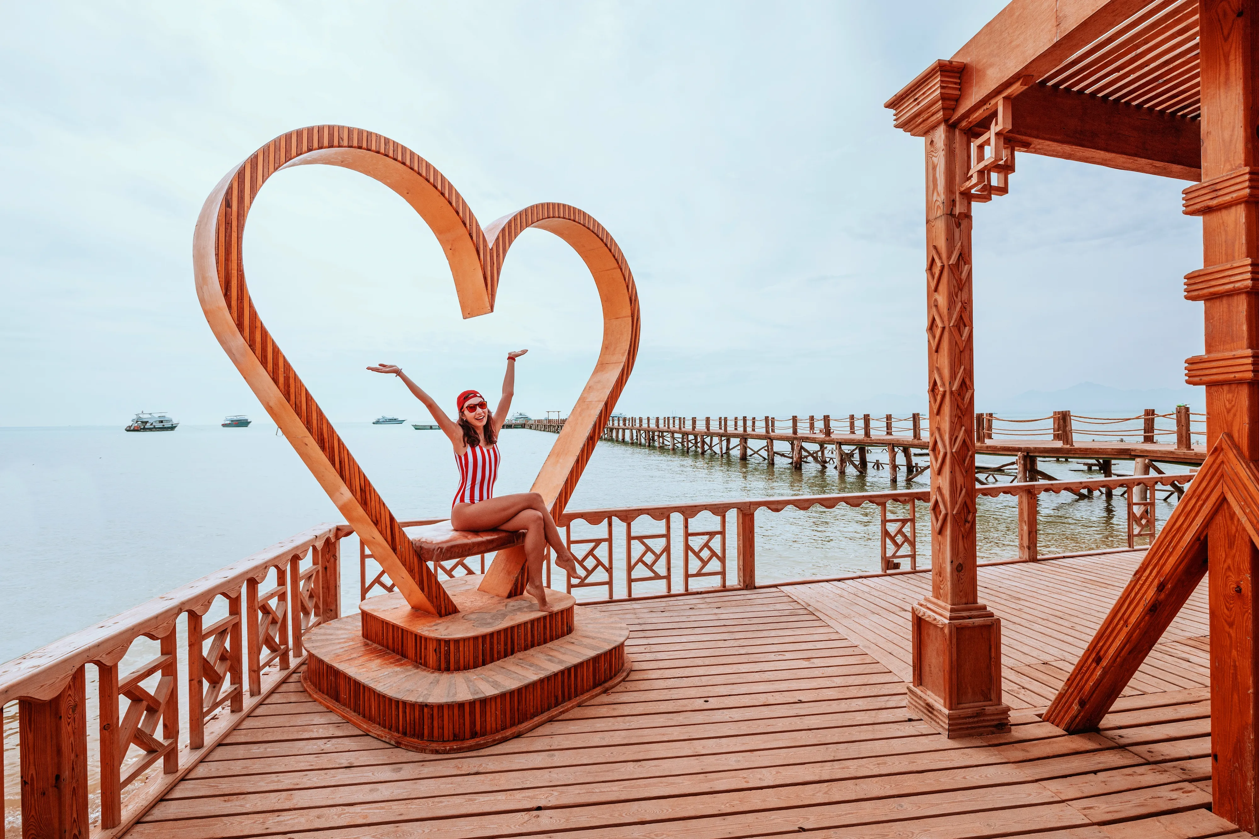 From El Gouna: Orange Island Trip with Snorkel & Parasailing