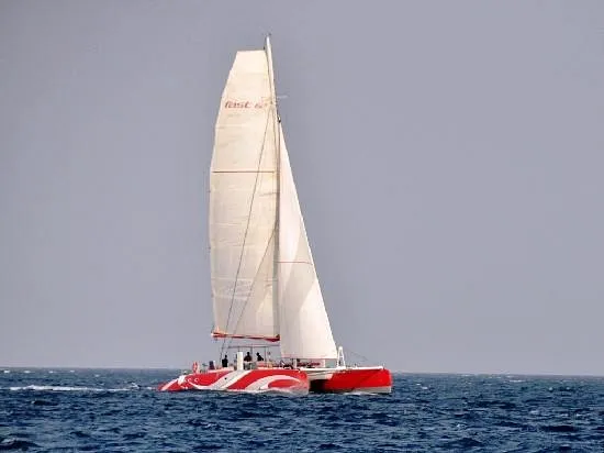 Hurghada: Catamaran Sailing Cruise with Snorkeling and Lunch