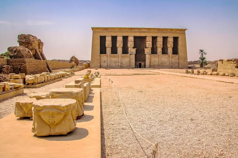 Hurghada: Dendera and Medinet Habu Private Guided Day Tour