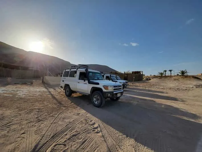 Hurghada: Jeep & Camel Safari with Dinner & Fire Show