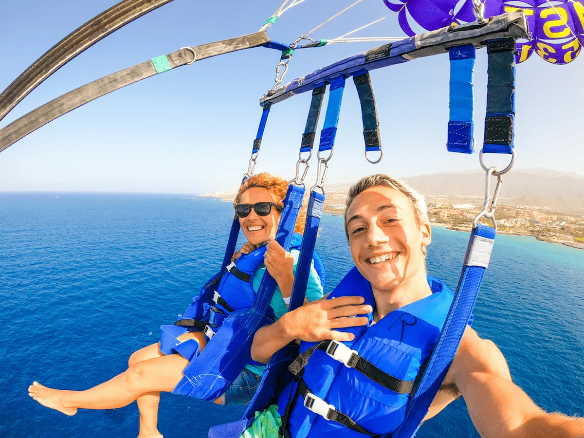 Hurghada: Parasailing Experience with Hotel Pickup
