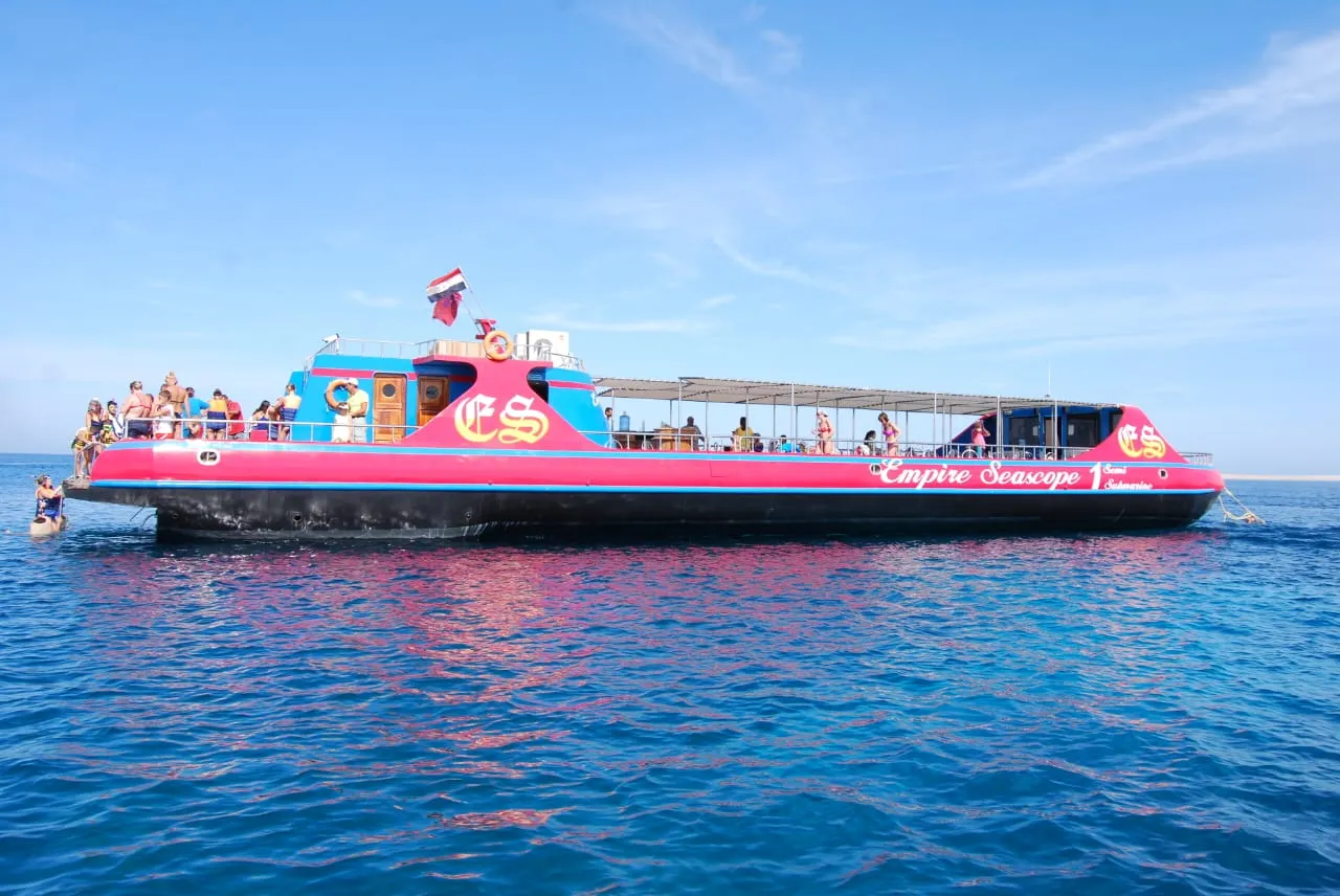 Hurghada: Empire Submarine Boat Trip with Snorkel and Drinks